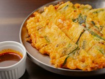  Seafood and green onion pancake 