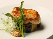  진한 감칠맛을 섬세하게 완성한 미식의
유혹 '푸아그라 스테이크(70g)' 
