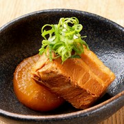  Braised pork belly and tender daikon radish 