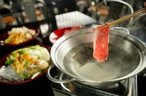 Shabu-shabu marmer daging sapi Hida kelas A5 terbaik