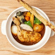 CAFE LOUNGE mosuKe_"Salt Koji Chicken and Vegetable Soup Curry" made with specially selected stock, coffee and koji, and finished with original craft spices.