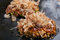 Okonomi Monja Seijyuro_"Seijuro Special Okonomiyaki" is a famous delicacy that you will become addicted to once you try it.