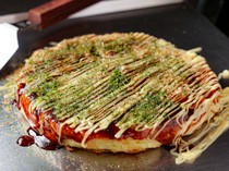 Konamon-dokoro Mitsukuni Ura-namba Branch_Okonomiyaki - A specialty, filled with the chef's commitment