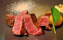  A5 rank Kobe Beef Chateaubriand Steak - The dignity of Kobe beef and the flavor of charcoal cooking are in harmony. 