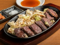 Teppan Yakiniku Okuno Hosomichi_Japanese Black Harami 100g - Black Wagyu beef is grilled with house-made sauce, and the savory flavor spreads in your mouth.