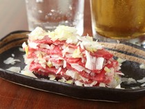 Taishu Yakiniku Birichan Namba Shinsaibashi Branch_"Mille-feuille Yukhoe" is a dish that can be enjoyed by both eyes and taste buds.