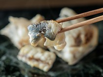 MINAMI sushi OSAKA_“盐烤河豚头”是一道能让你发现河豚新味道的绝品。