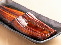 Unagi no Naruse Fukuoka Fukutsu Branch_Enjoying a whole eel while sipping your favorite alcohol is also a special experience.