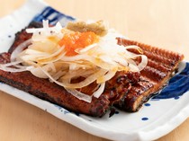 Unagi no Naruse Fukuoka Fukutsu Branch_The combination of eel and ponzu sauce. The crunchy texture of the onions is also pleasant to the touch.