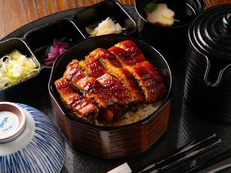 Manyotei Suidobashi Branch Sakura cuisine