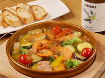 Diningbar HOJU_"Shrimp and Bacon Ajillo" is delicious down to the last bite