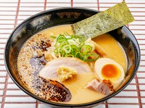  깊은 감칠맛을 즐기는 '미소된장 라멘' 
