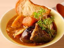 Koryouri Kayou_Beef Tendon Soup Curry - Pork belly and beef tendon are slowly simmered until they become melt-in-your-mouth tender.