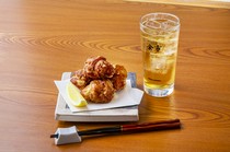 Hakata Mizutaki Chidori_A delicious dish you never tire of. Deep-fried chicken is a perennial favorite