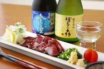 Hakata Mizutaki Chidori_"Horse sashimi" to go with shochu and sake