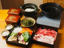  透過壽喜燒-涮涮鍋盡情品嚐沖繩縣產和牛與阿古豬、沖繩最具代表性的美味食材『沖繩縣產和牛・阿古豬涮涮鍋』 