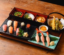  單點菜色：套餐菜單“蟹肉高級壽司套餐” 