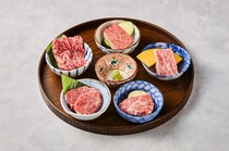  부위마다의 개성 풍부한 맛을 즐길 수 있는 상질인 “<저희 가게 명물> 소다치 다섯 성성합” 