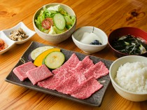  세 가지 부위가 만들어내는 섬세한 맛이 펼쳐지는 '[정석] 신슈 와규 야키니쿠 런치 (신슈 와규 3종)' 