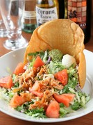 EL TORITO 西葛西店_“Tostada”配炸玉米饼和蔬菜