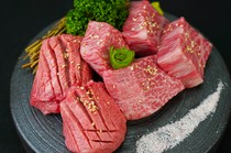 Yakiniku Itchome_The ultimate in thick cuts! The more you chew, the more delicious the black-haired Wagyu beef becomes. "Three of the Best Thick Cuts"