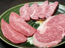 Naniwa Yakiniku Nikutareya_	Assorted 3 kinds of Prime Meat (sauce/salt) 250g - A collection of various meat characteristics