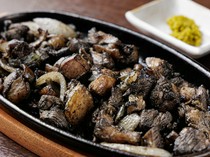  감칠맛과 식감이 뛰어난 재료를 돋보이게
하는 요리사의 솜씨 '토종닭 숯불 허벅지살 구이' 