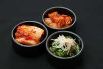 Omi Ushi Yakiniku Niku TATSU Aoyama Main Branch_Assortment of three kinds of kimchi