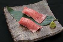 Omi Ushi Yakiniku Niku TATSU Aoyama Main Branch_Grilled Sirloin Sushi (2 pieces)