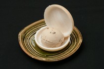 Omi Ushi Yakiniku Niku TATSU Aoyama Main Branch_Hand-baked Monaka with Brown Sugar Ice Cream