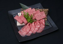 Omi Ushi Yakiniku Niku TATSU Aoyama Main Branch_Red Meat Assortment [Serves 2] ~Can be prepared according to the number of people~