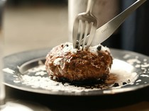 Shokudo Uchino_Hamburg Steak - Decorated with beautiful bubble snow salt.