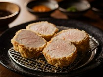 돈까스 코코마데야루카_부드럽지만 맛은 제대로. 코쿠의 여운이 길게 계속되는 「특상 지느러미」(160g) ※하프 사이즈도 있어