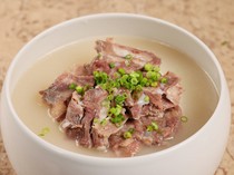  Seolleongtang - light yet rich flavors 