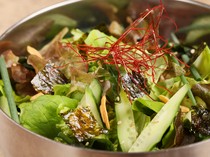  "Zuika Salad" where you can enjoy the vibrant freshness of local vegetables 