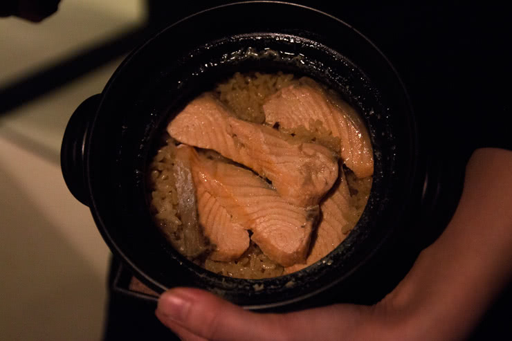 7. Seasonal Earthenware Pot Rice and Pickled Vegetables