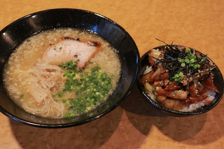 12.炭火燒肉&拉麺 精隆(高島平)