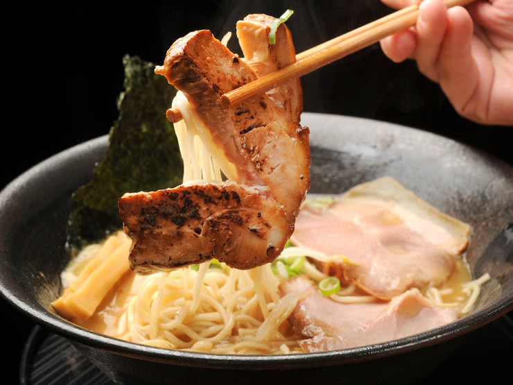 4.RA−MEN　赤影（西向日）