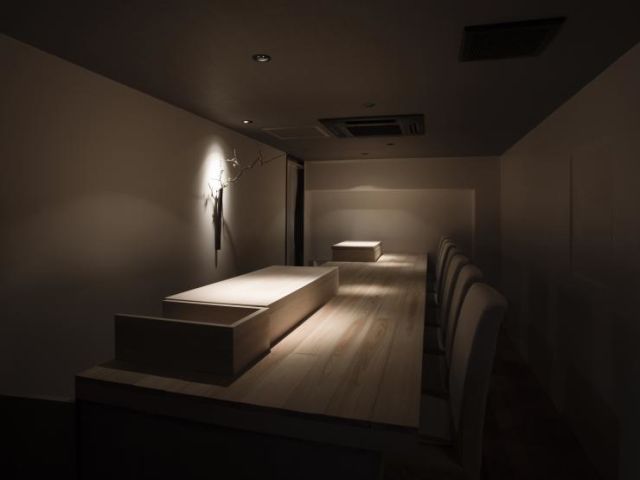 Sushi Fukuzuka floor