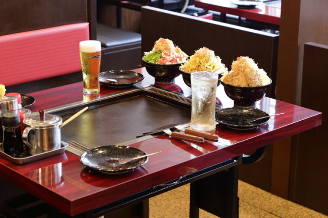 Monja Oshio Makoto floor