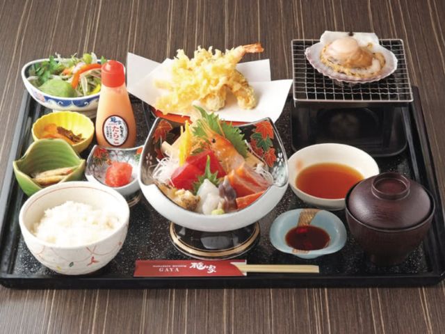 2.函館餐食雅家（函館 / 海鮮居酒屋）