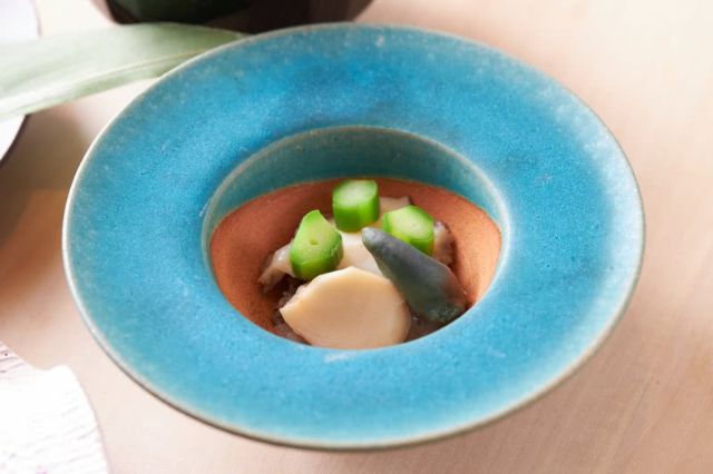 可小酌至凌晨4點!距離六本木站步行1分鐘的壽司店「鮨&BAR四yon」