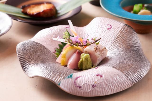 ▽使用當季鮮魚的生魚片