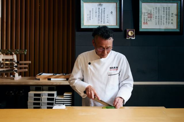 可小酌至凌晨4點!距離六本木站步行1分鐘的壽司店「鮨&BAR四yon」