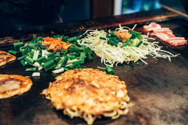 How to Eat Okonomiyaki in Japan