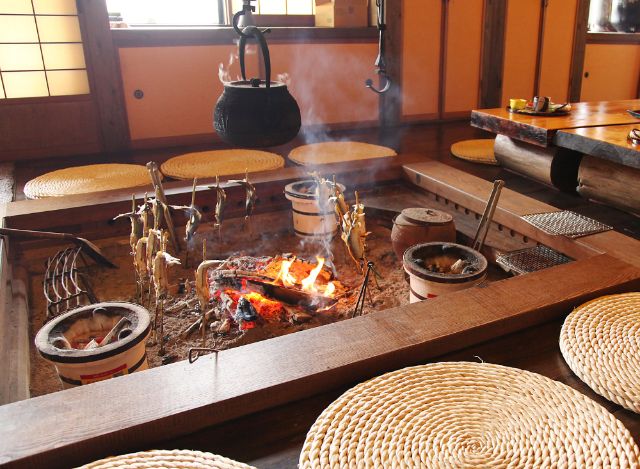 感受日本鄉間純樸的冬季美味!細說爐端燒的起源與美味之處