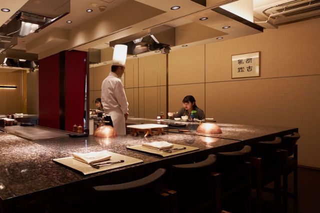 7.在眼前體驗「神戶牛肉」鐵板燒