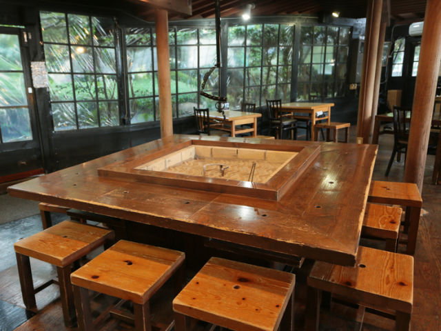 Hakone Akatsukian Main branch floor