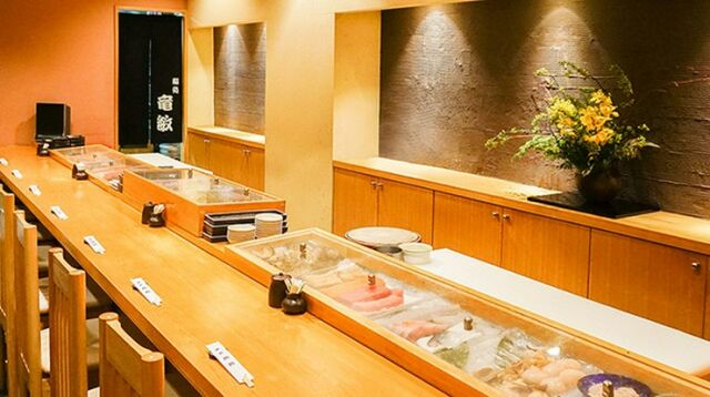 Sushi-dokoro Tatsutoshi floor