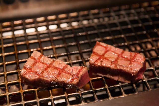 3. Grill the meat piece by piece: